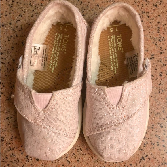 Toms Other - Tiny Toms Fleece Lined Pink Slip-Ons, sz 5T!
